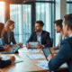 Groupe de professionnels discutant autour d'une table moderne